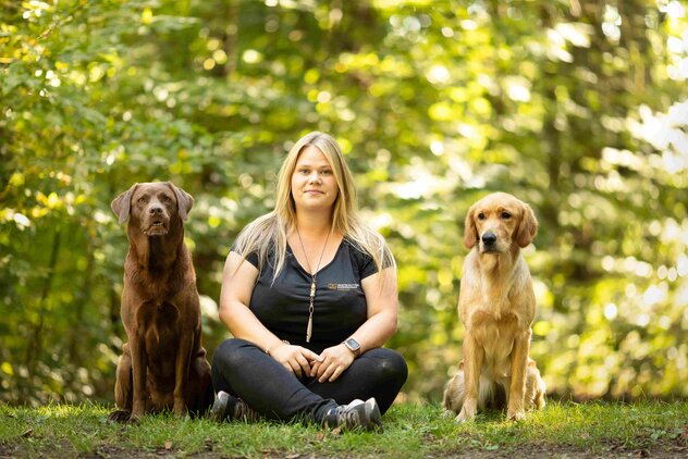 Yvonne Vogt mit ihren Hunden Laika und Nuri