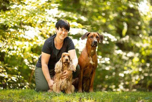 Katharina Voigt mit ihren Hunden Marley und Lakota