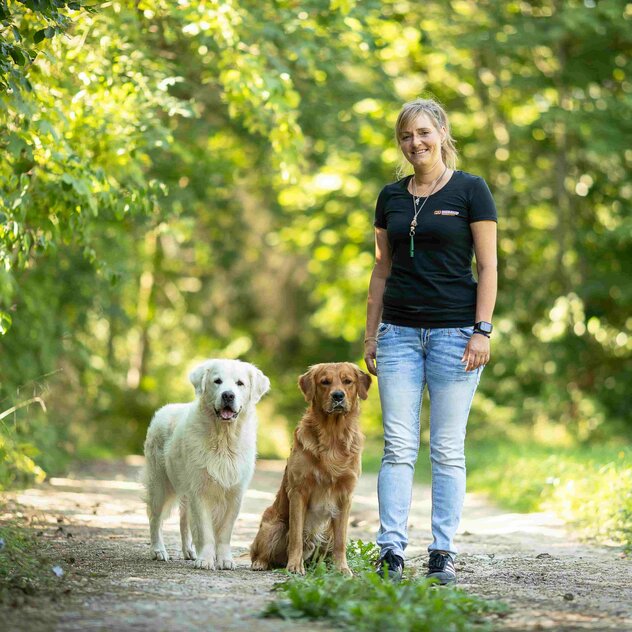 Franziska Herre mit ihren Hunden Nepomuk und Kasimir