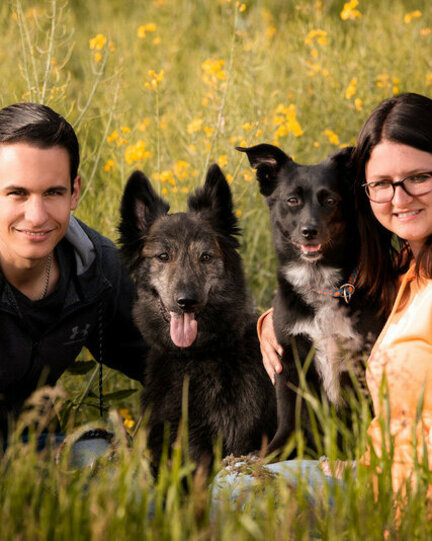 Sarah Schöneberger Roger und Sarah mit ihren beiden Hunden Flash und Mira