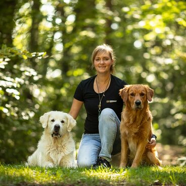 Franziska Herre mit ihren Hunden Nepomuk und Kasimir