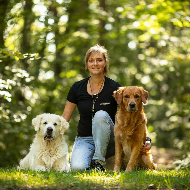 Franziska Herre mit ihren Hunden Nepomuk und Kasimir