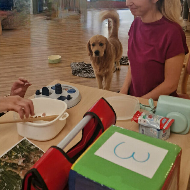 Maria im Einsatz mit Golden Retriever Kiki