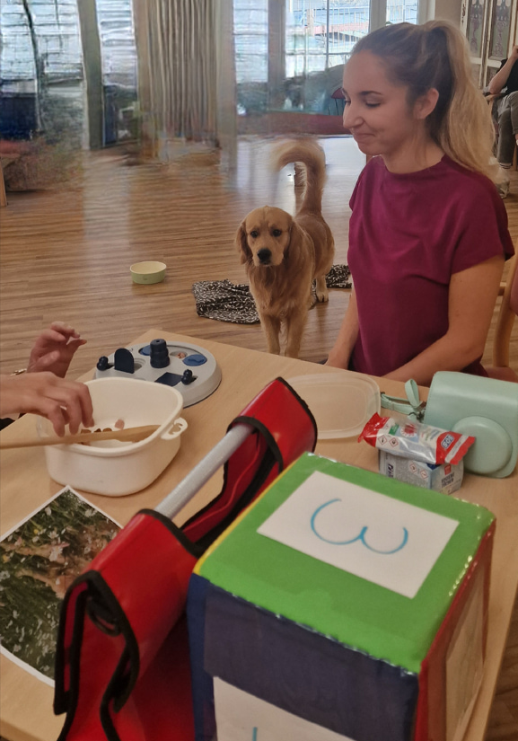 Maria im Einsatz mit Golden Retriever Kiki